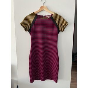 Striped short sleeve dress w/ pockets!